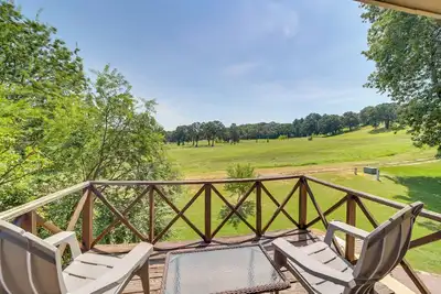 Image de Spacious Arkansas Abode w/ Balcony & Fire Pit!