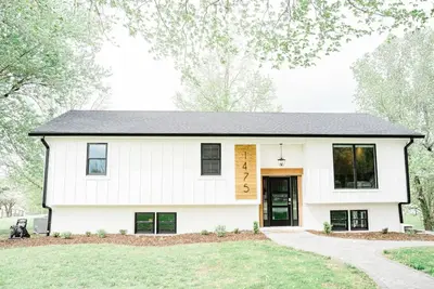 Image de Remodeled split-level home with southern charm. Pet-Friendly!