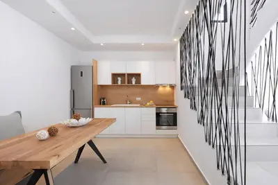 Image de Lovely Santorini Villa | 3 Bedrooms | Villa Petra | Private Pool & Outdoor Dining Area | Exo Gialos