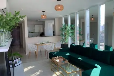 Image de 5a - Boutique Apartment! High end furnished! 4br