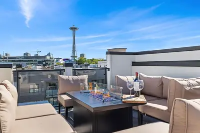 Image de Centrally located, modern Seattle townhome breathtaking SpaceNeedle views!
