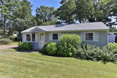 Image de Popponesset-3 Bedrooms, Sleep 6, A/C and Private Beach and so much more.