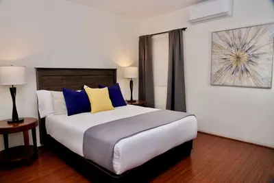 Image de 2-Bedroom Apartment, Perfect Location - 5 min. from Usa