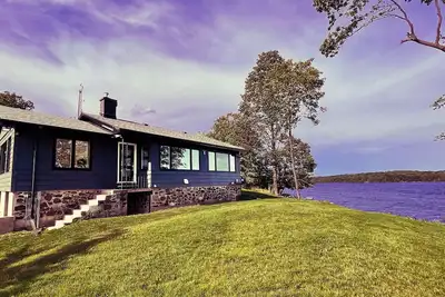 Image de On The Point-Panoramic Waterfront Cottage Rental