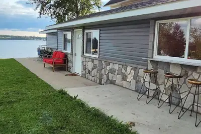 Stay for a while & live the lake front life-style! \n