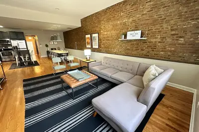 Image de Trendy Wicker Park Loft with Parking