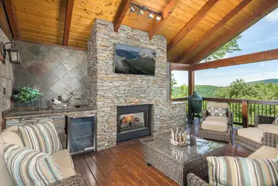 Image de Luxe 4br/3ba Mountain Home with Expansive Views & Oasis