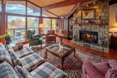 Image de High-Elevation Getaway with Scenic Views & Cozy Charm