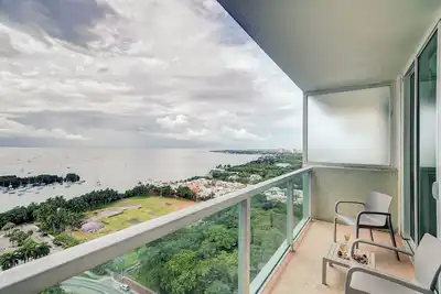 Image de Direct Bayview One Bedroom Condo in Coconut Grove-includes parking