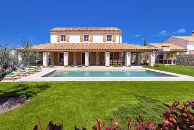 Image de Superbe maison Ă Smoljanci avec sauna