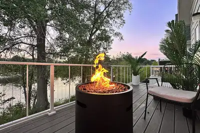 Image de Riverfront Townhome with Breathtaking Water Views!