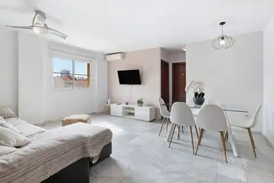 Image de Appartement 'Atico Dúplex à Málaga' avec vue sur la montagne, terrasse privée et Wi-Fi