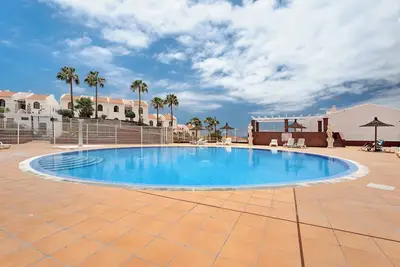 Image de Appartement de vacances 'Torviscas Endless Summer' avec vue sur la mer, piscine partagée et Wi-Fi