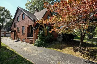 Image de Hidden Gem Neighborhood, Stunning remodeled Artistic Home. Chef's kitchen!