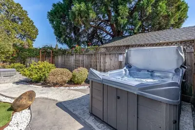 Image de Luxury Aptos Home - Ocean Views & Hot Tub!