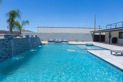 Image de Desert getaway retreat, pool, spa, billiards, bbq