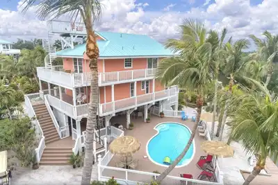 Image de Rum Cove: Private Heated Pool, Golf Cart, Docks, Airstrip & Sleeps 10
