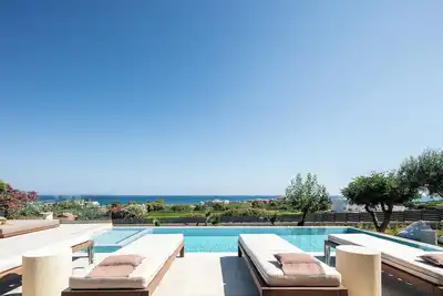 Image de Sea and mountain views, private heated pool, fire pit, kids pool, large garden!