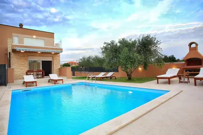 Villa L&T Nin