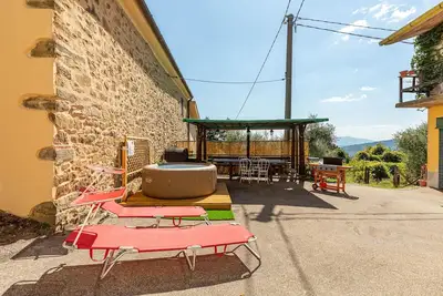 Image de Belle maison à Marliana avec WiFi