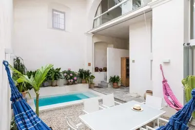 Évasion Historique à Sanlúcar : Maison avec Piscine, Jardin et Garage