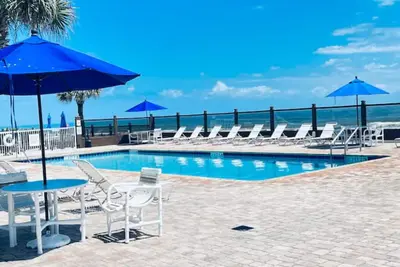 Image de Salty ~ Tides Studio Condo near the Beach