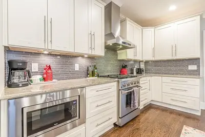 Image de Modern, Walkable Family Home w/ Porch & Parking