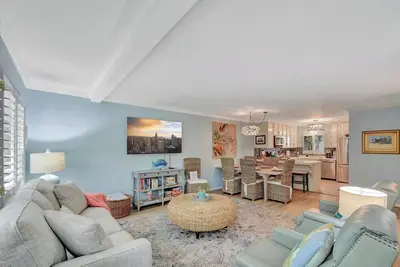 Image de Old Bay Hideaway -3 bed/2. 5 bath gorgeously decorated