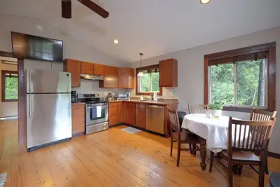 Image de Forget Me Not Cabin in the Woods. Wood Stove, Wifi, W\/D. Pet Friendly!