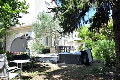 Image de Maison de ville à 10' du Cours Mirabeau avec spa