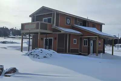 Image de Country cabin close to town and in the middle of it all.