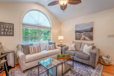 Image de 2 Homes for the Price of 1! Lakefront Property on Lake Norman w/ Private Dock