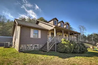Image de Large Cabin Near the town of Blue Ridge!
