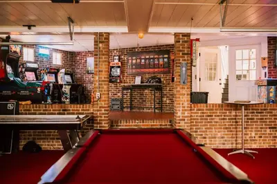 Image de Arcade Adventure! 6-Bedroom Stay near Football Stadium