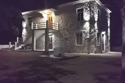 Image de Cozi centrally located country style apartment in a traditional stone house