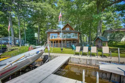 Image de Lakefront Cadillac Retreat w/ Sauna + Boating!