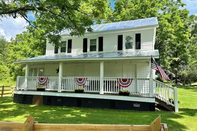 Image de Farmhouse 2 minutes from The New River in Piney Creek, Nc