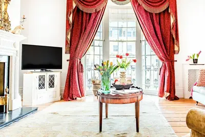 Image de A beautiful Regency house, just minutes away from the picturesque seafront in Bognor Regis.