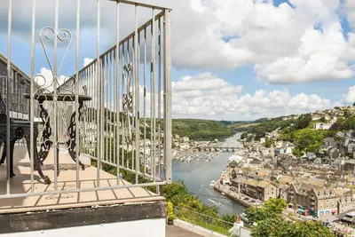 Image de 3 chambres à coucher à Looe
