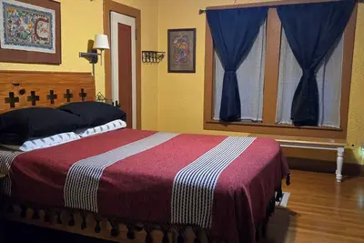 Image de Spacious & Private Deco apartment in 1922 home close to downtown San Antonio
