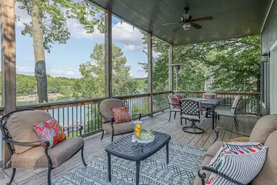 Image de Relaxing retreat with beautiful view. Fireplace, grill, firepit, and kayaks.