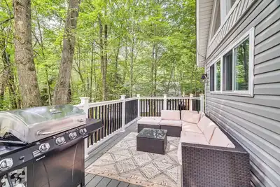 Image de Lake Access, Fire Pit & Game Room: Poconos Gem
