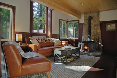 Image de Hobbit House - Heart of Town - Beautiful Remodel