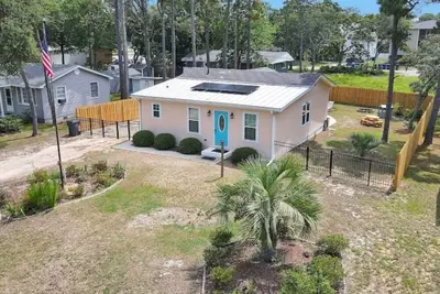 Image de Oak & Olive - Oak Island, Nc
