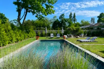 Image de Classic Martha's Vinyard-Inspired Lovely 4 bedroom House with Pool In Bellport