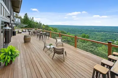 Image de Pocono Mountain Ski Tour! 2 Units w/ Access to Indoor Waterpark & Lazy River!