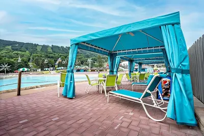 Image de 3 Amazing Units Close to Sullivan Express Ski Lift! Shuttle, Waterpark, Parking!