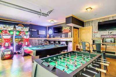 Image de Sevierville Rental Cabin w/ Hot Tub & Game Room!
