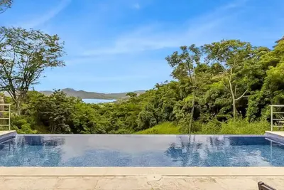 Image de Oceanview 7 Bedroom Villa | Sleeps 14 | Infinity Pool | Concierge Services Avail