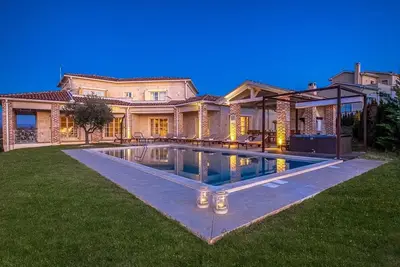 Image de Maison luxueuse Ă Bajkini
